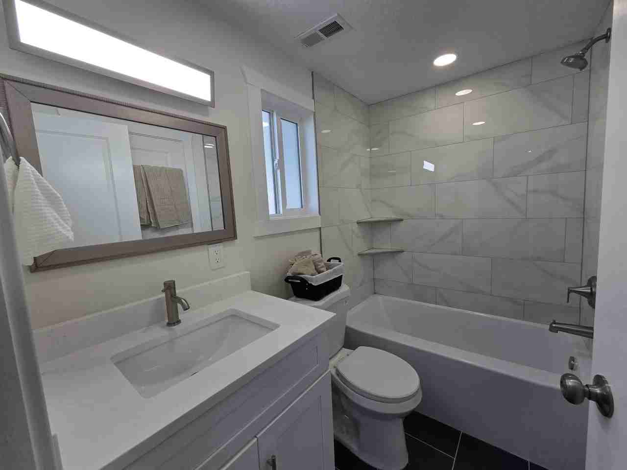 152 Northwest Street #B - Photo 4 of 17