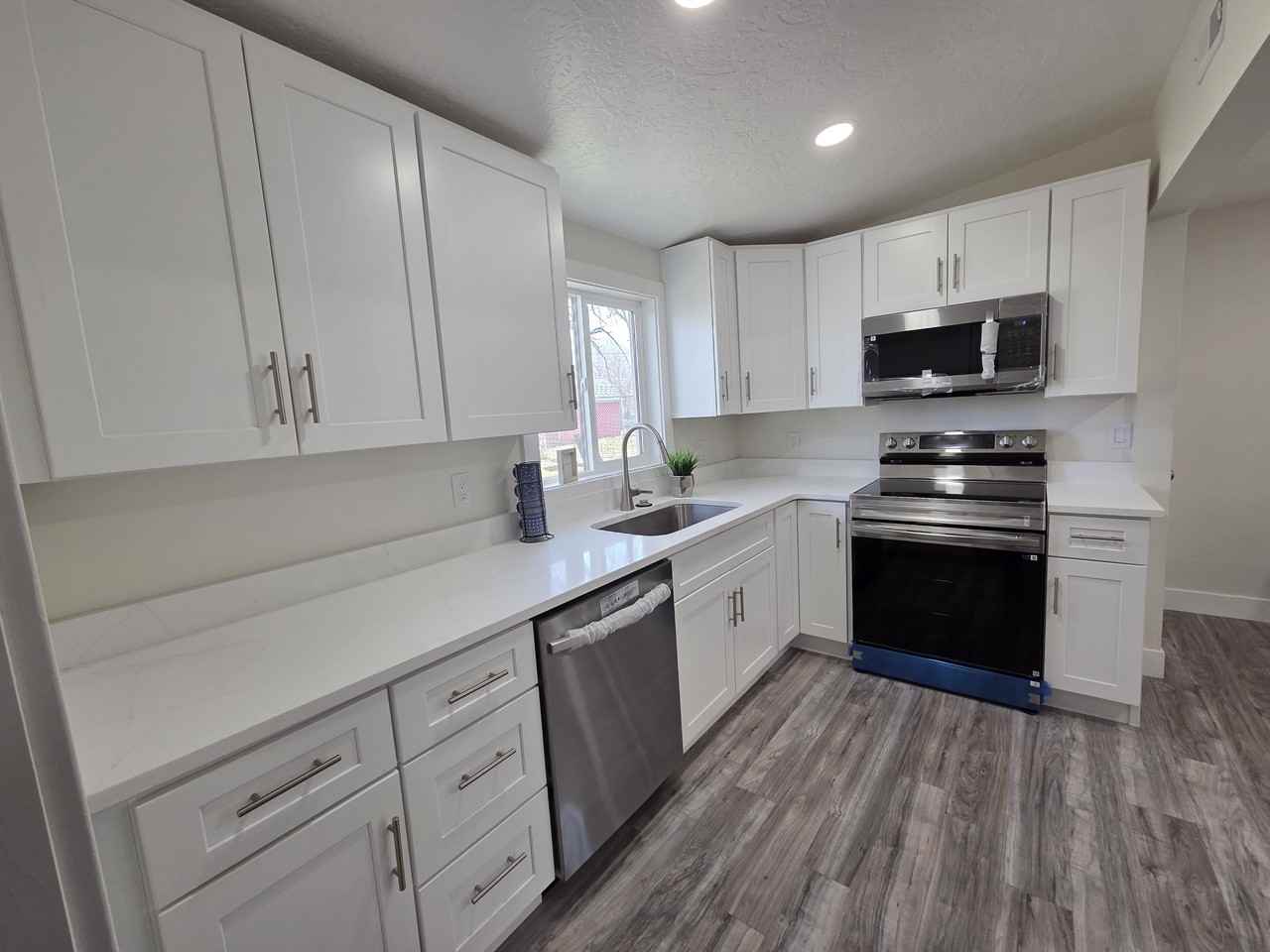 152 Northwest Street #B - Photo 6 of 17