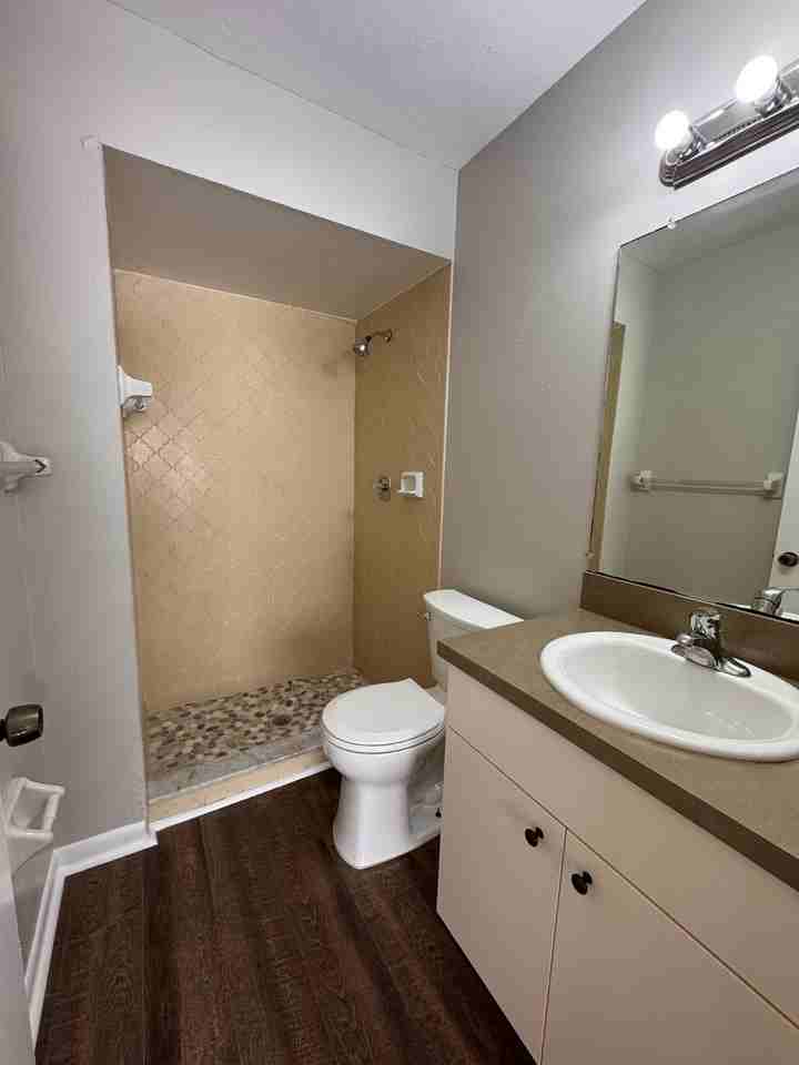 223 223/225 Se 24Th Ave (Zfi) #223 - Photo 3 of 10