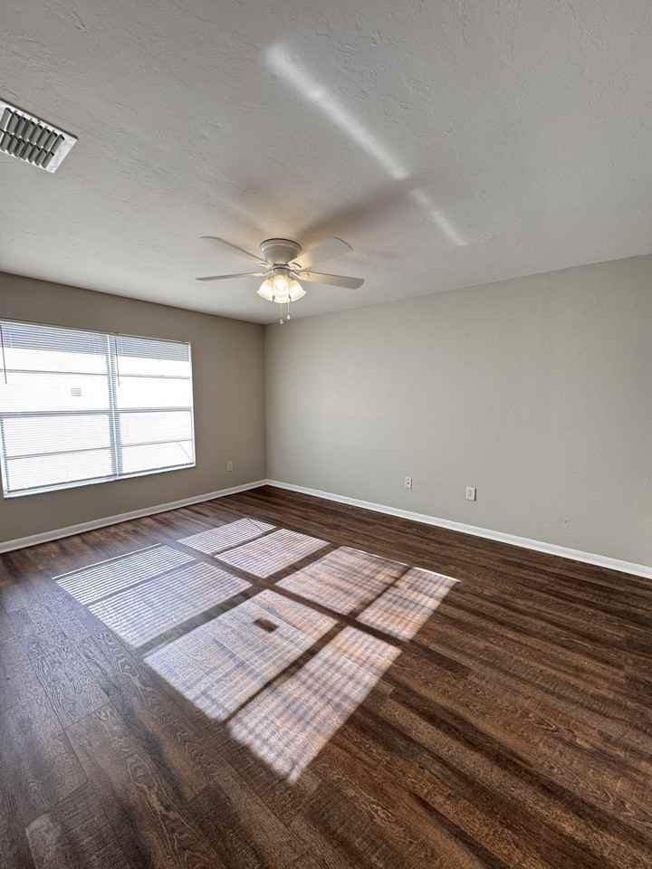 223 223/225 Se 24Th Ave (Zfi) #223 - Photo 2 of 10