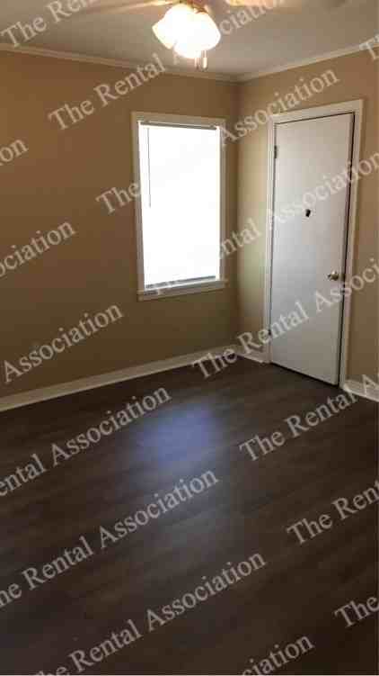 709 Center St - Photo 3 of 15