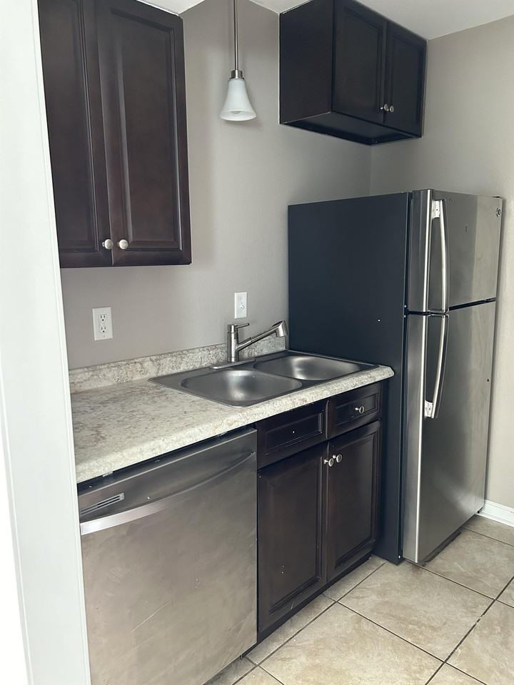 300 Woodale Dr #C - Photo 6 of 14
