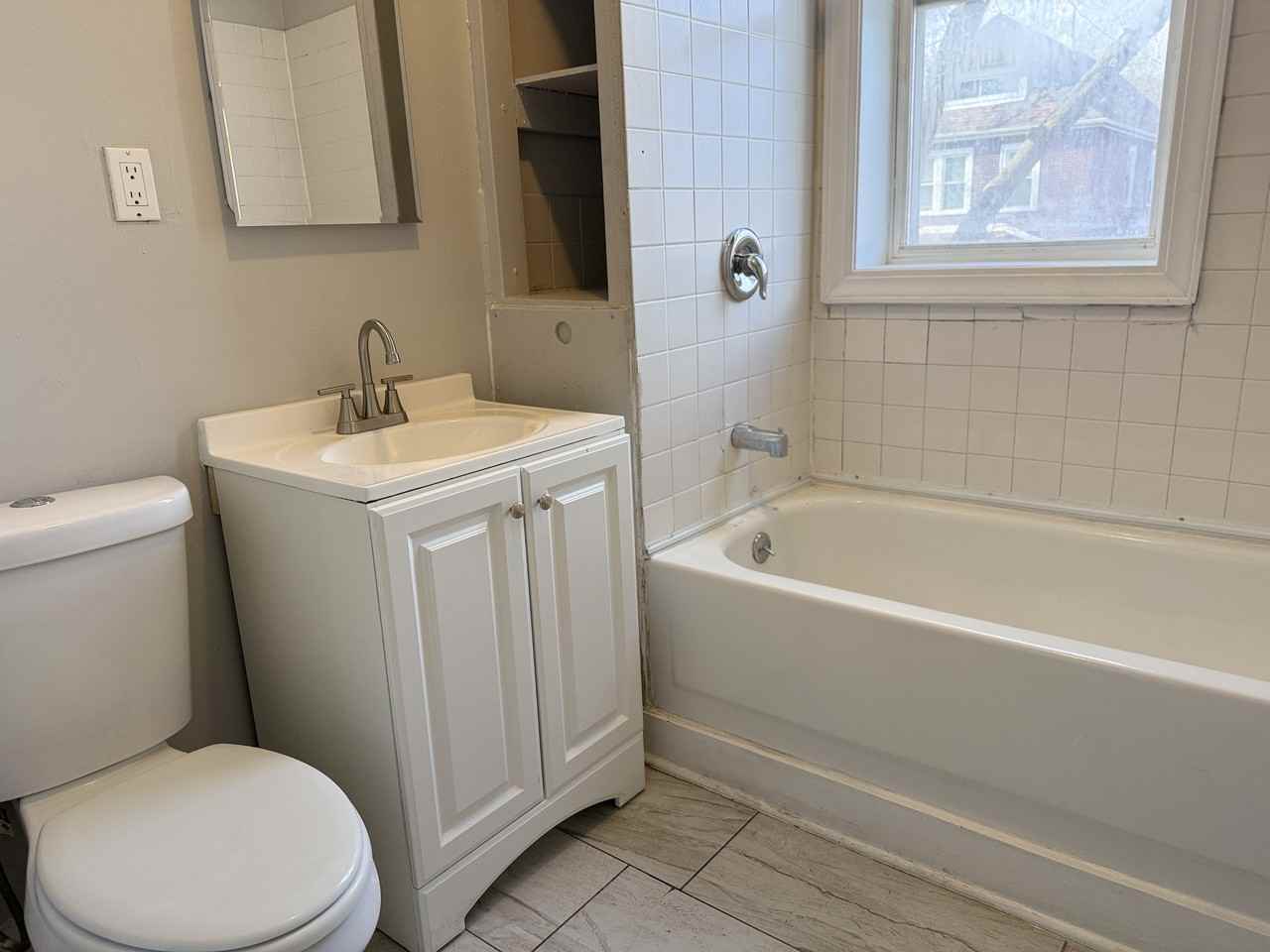 8401 S Muskegon Ave #2R - Photo 4 of 10