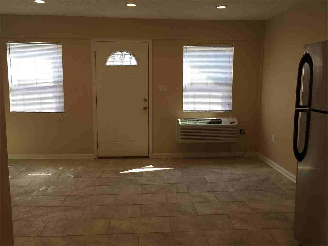 1025 10th St - Photo 3 of 8