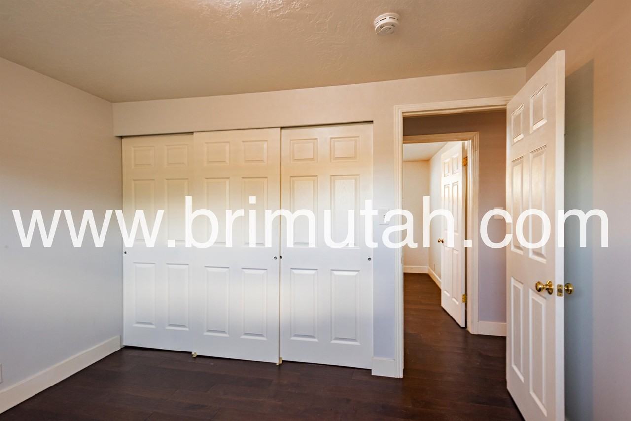 1313 E.S. - Photo 3 of 26