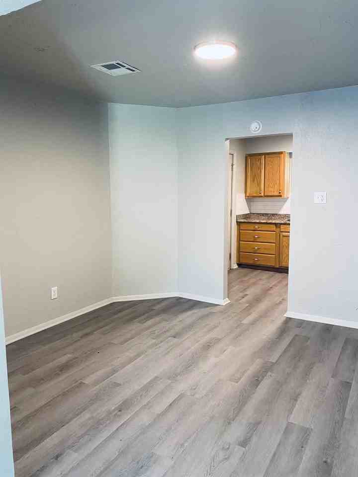 1606 E Cherokee Ave - Photo 3 of 16