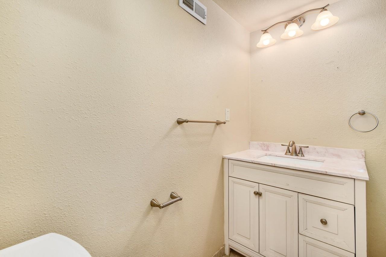 3208 Niagara St - Photo 2 of 34