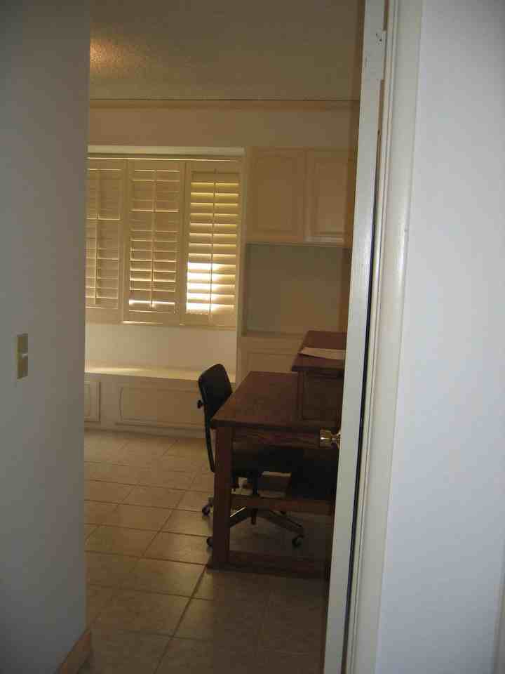 102 E Manfield St #BR2 - Photo 2 of 15