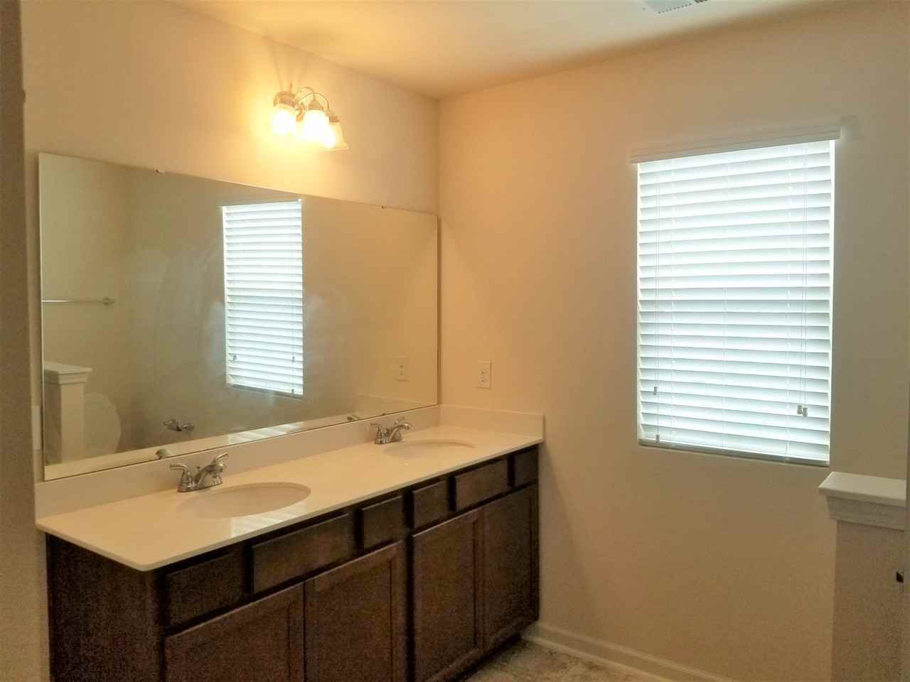 513 Eastfair Dr - Photo 5 of 17