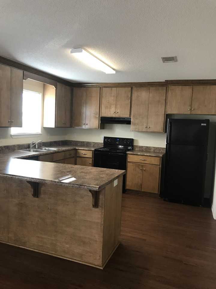 1610 Ridge Ave N - Photo 7 of 9