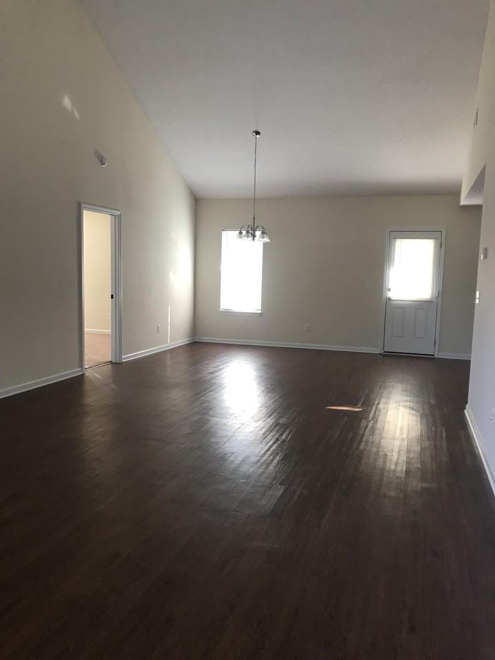 1610 Ridge Ave N - Photo 2 of 9
