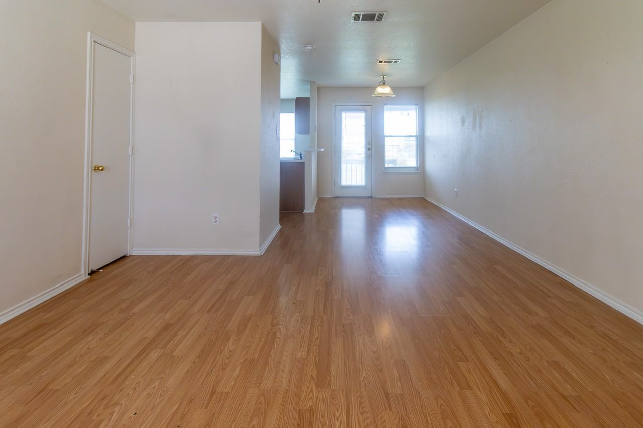 5710 5710 - Photo 2 of 23