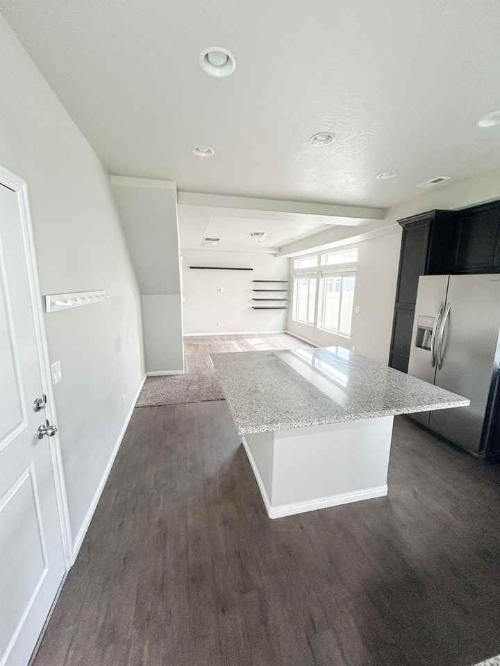 707 Eastsouth - Photo 6 of 30