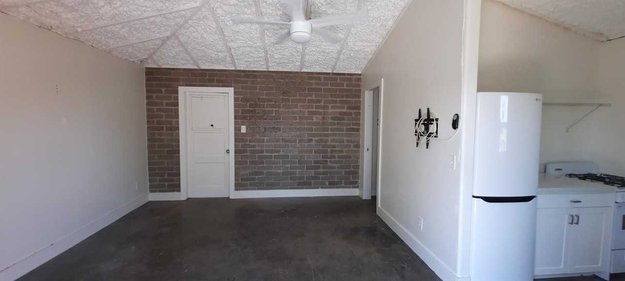 1804 W Roma Ave - Photo 7 of 10