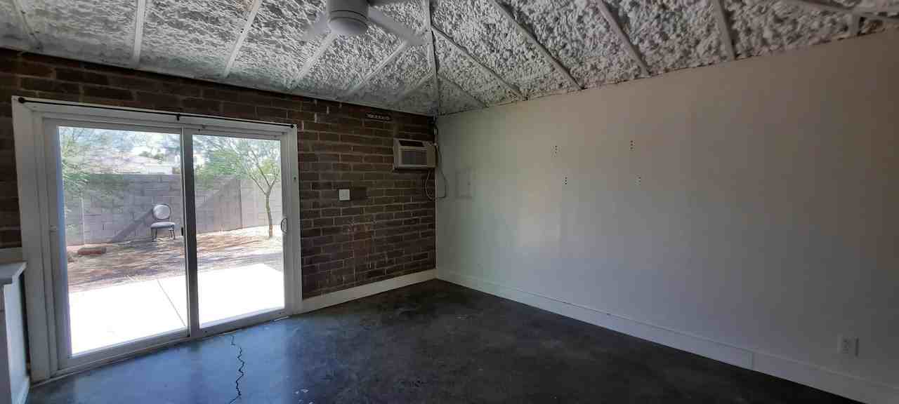 1804 W Roma Ave - Photo 2 of 10