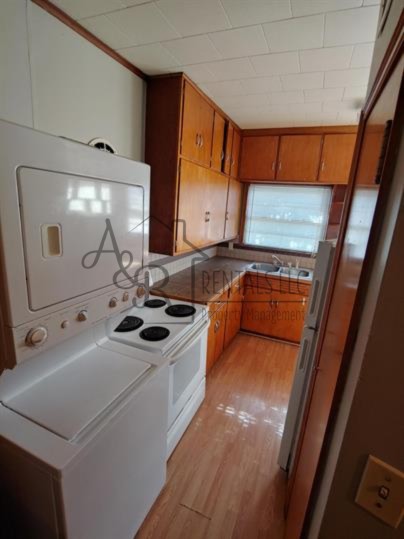 215 E Belleville St - Photo 2 of 12