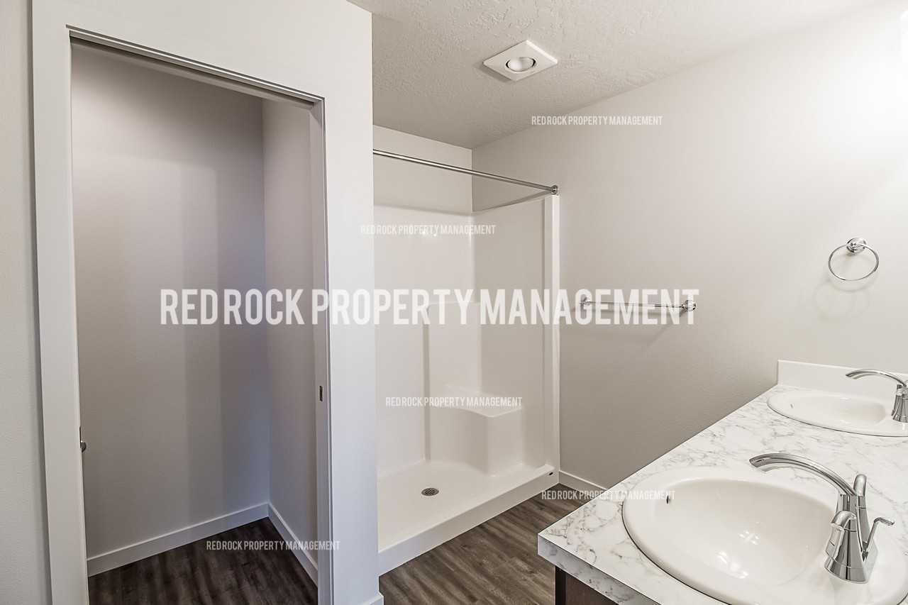 323 S Woodlawn Ln #1 - Photo 7 of 43