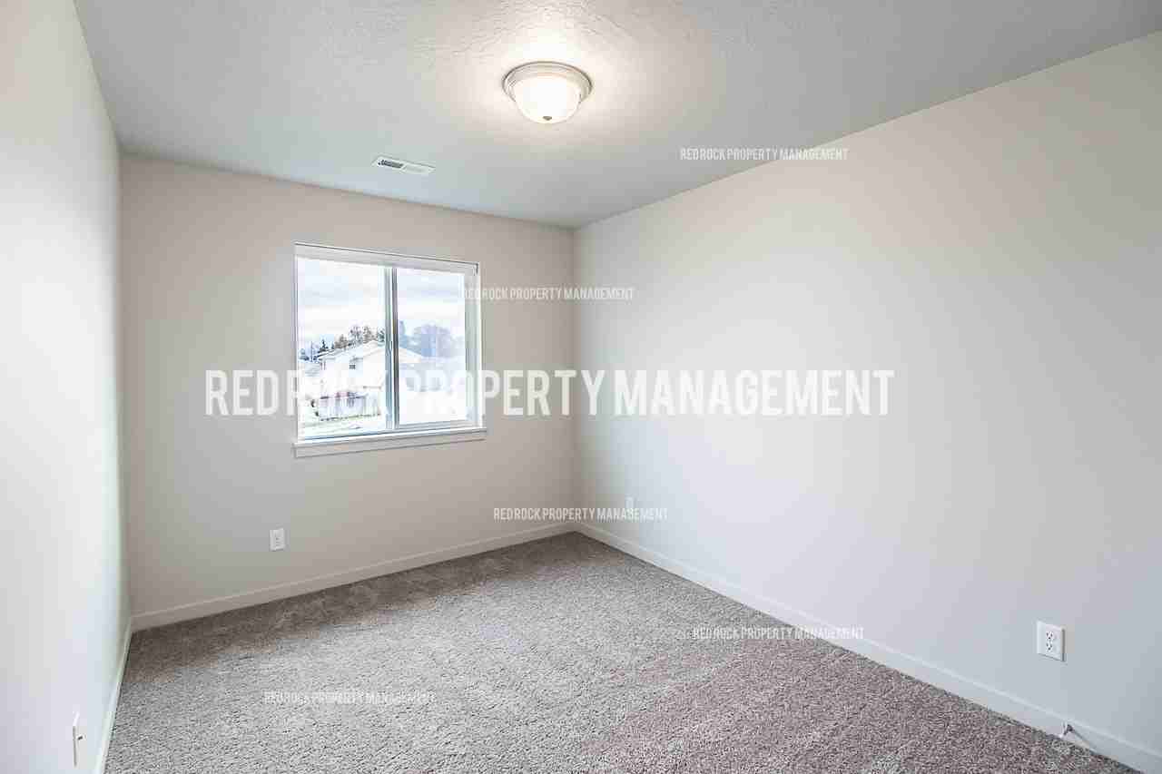 323 S Woodlawn Ln #1 - Photo 3 of 43