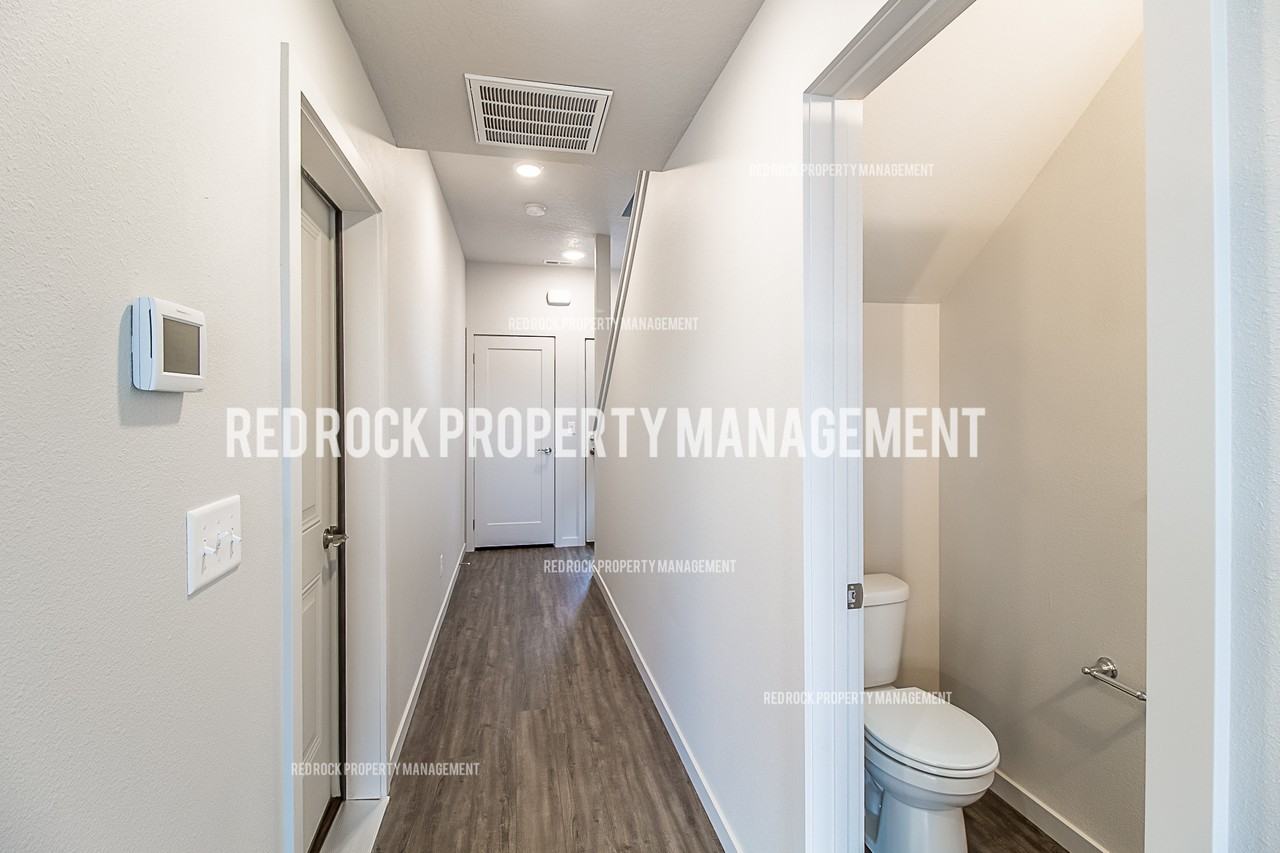 323 S Woodlawn Ln #1 - Photo 5 of 43