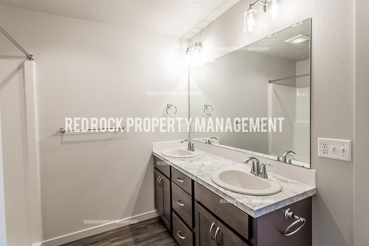 323 S Woodlawn Ln #1 - Photo 4 of 43