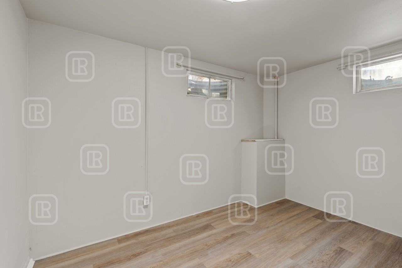 7313 E 6th Ave #5 - Photo 4 of 17