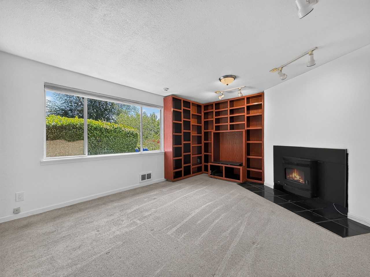 5025 S 167th St - Photo 5 of 35