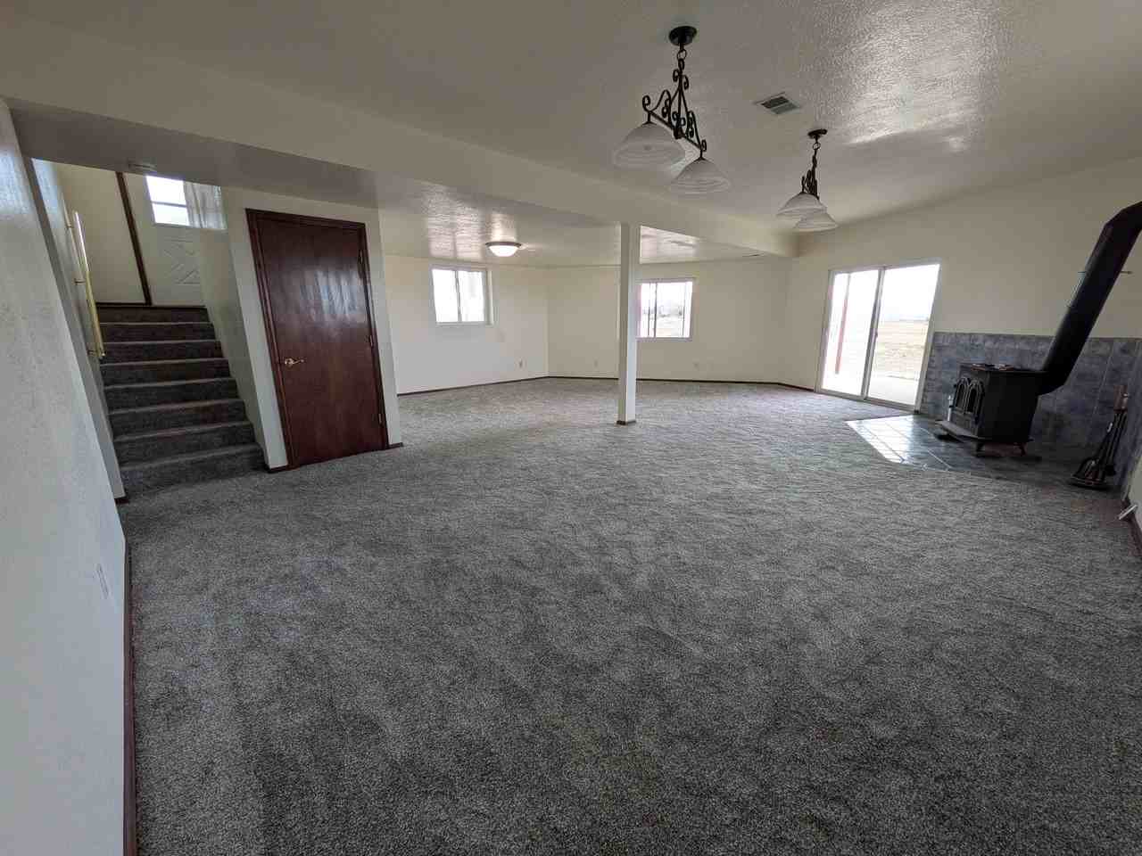 15507 Country Ct - Photo 2 of 20
