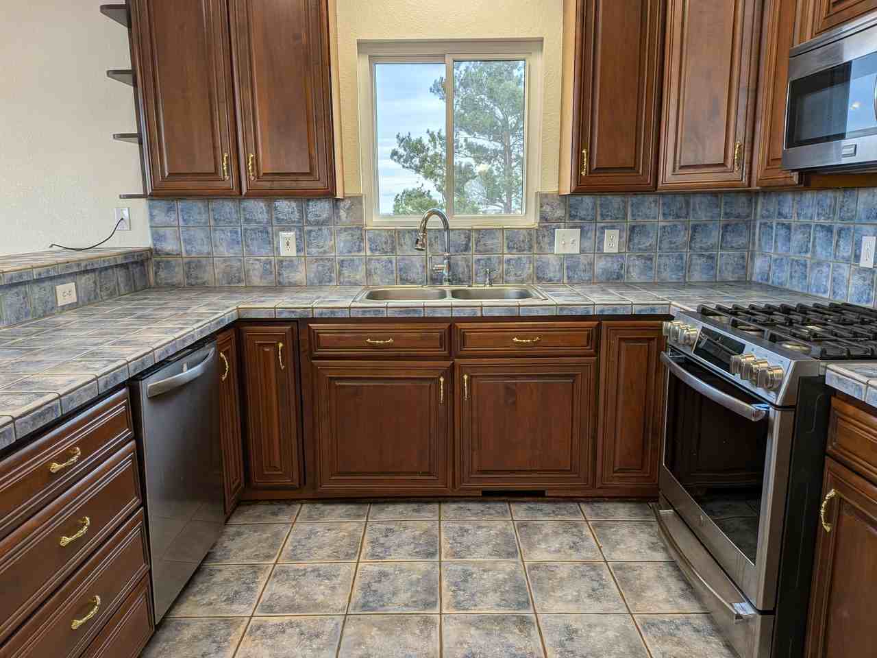 15507 Country Ct - Photo 7 of 20