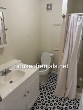 304 E College St - Photo 3 of 4