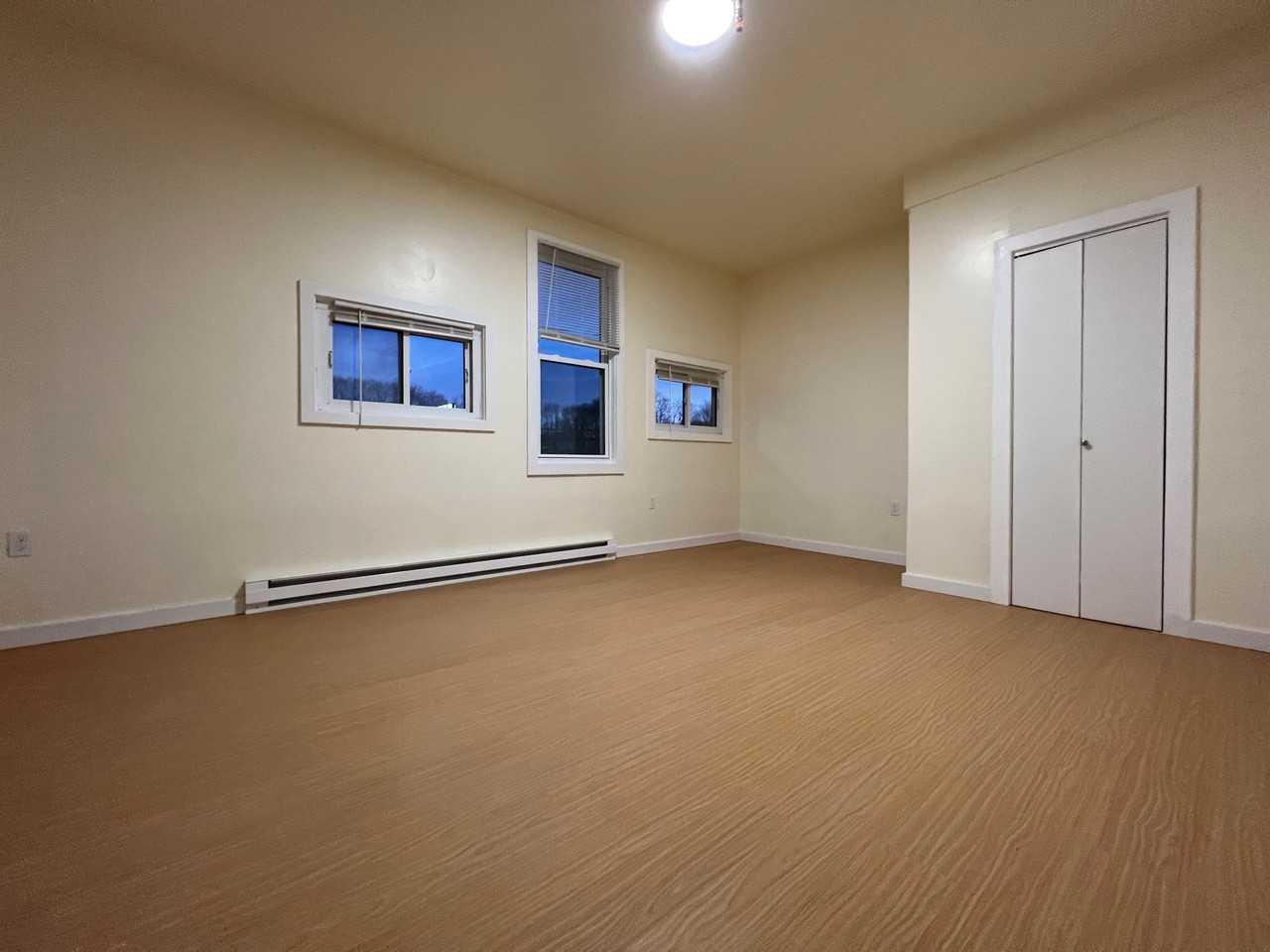 170 Meriden Rd - Photo 6 of 10