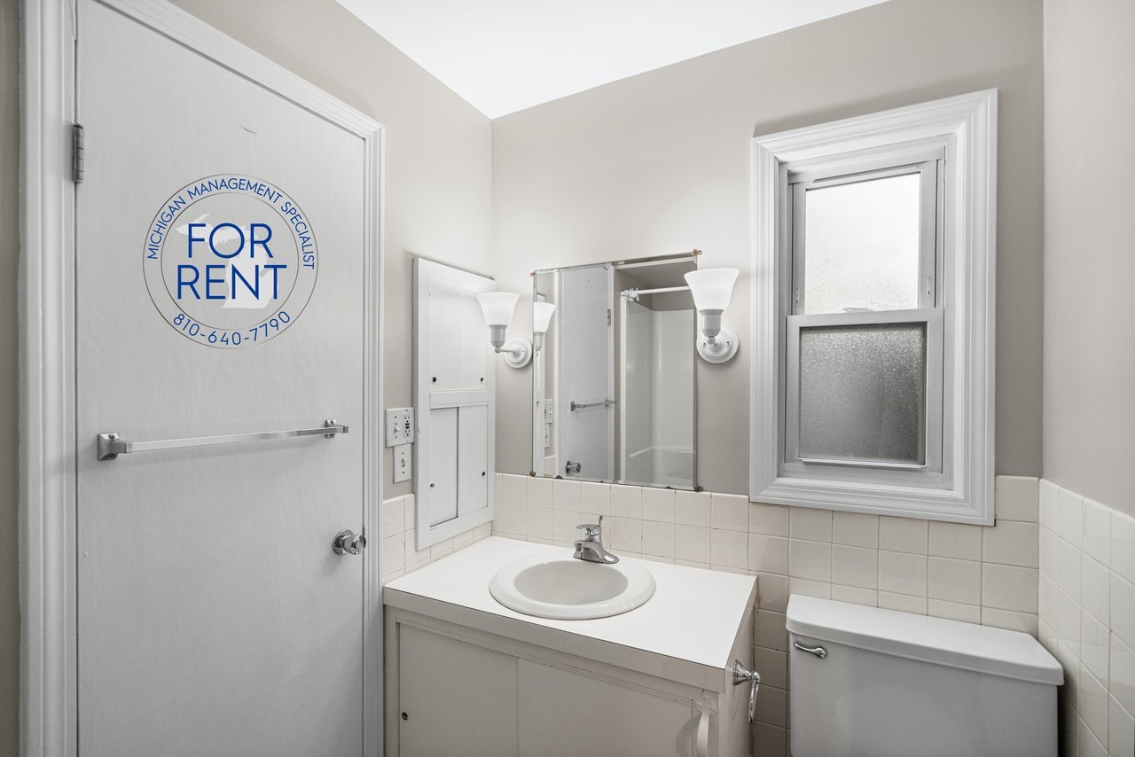 635 Oda St - Photo 2 of 44