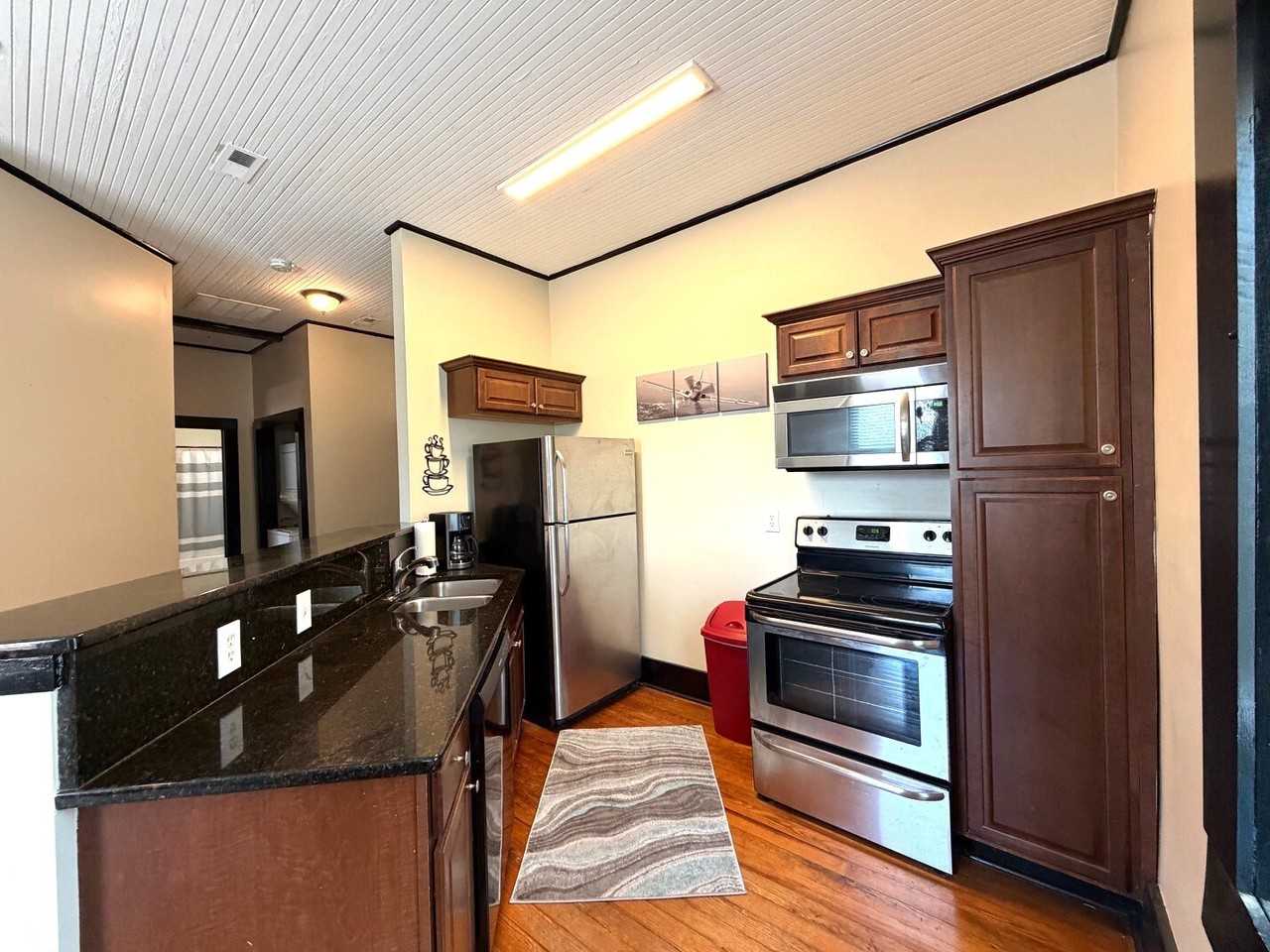 523 E Broad St #D - Photo 6 of 16