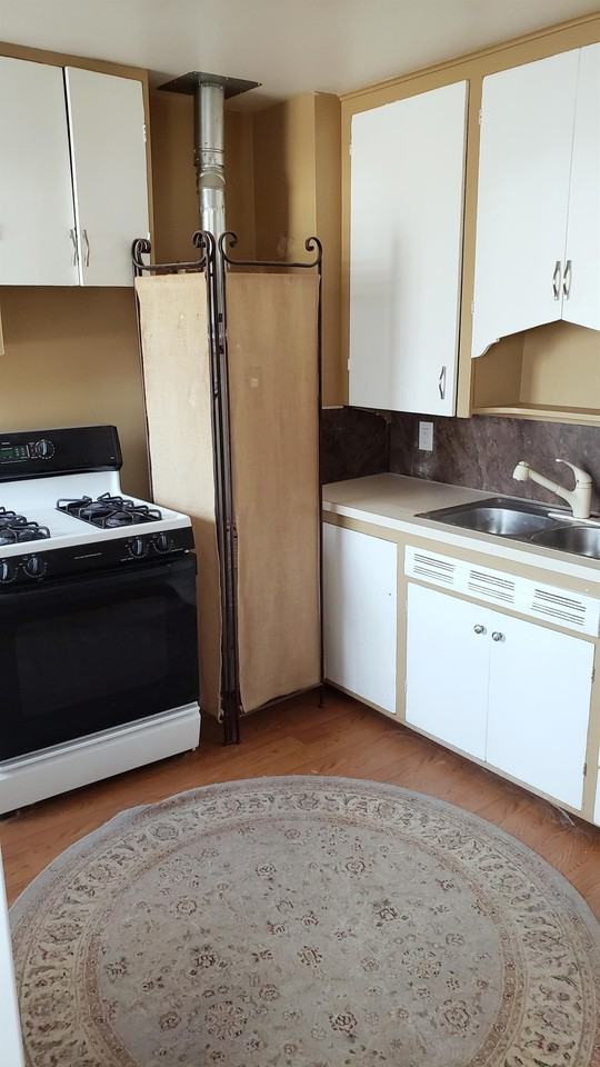 2102 E 16th St #MAIN - Photo 3 of 11