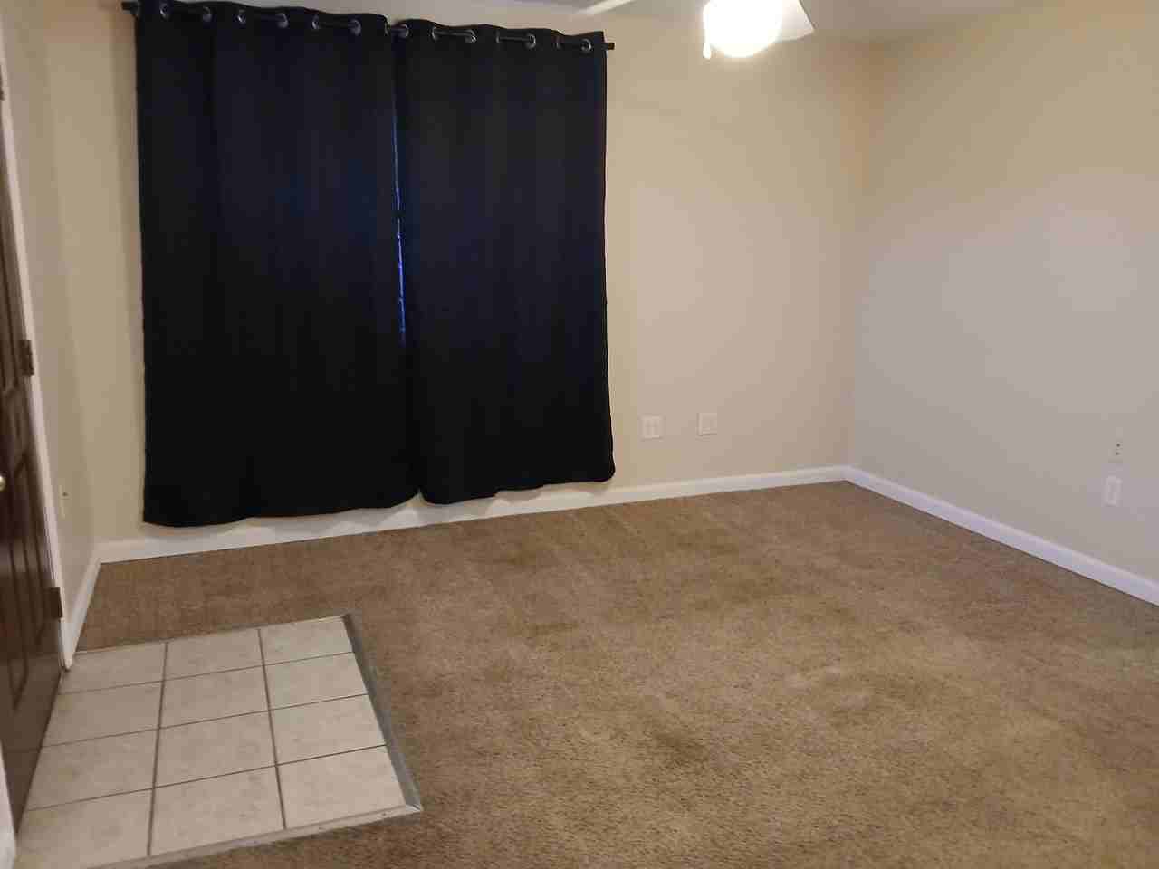 211 S Greenbriar Rd
