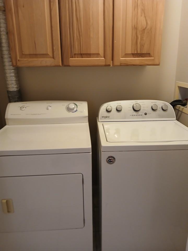 211 S Greenbriar Rd - Photo 2 of 23