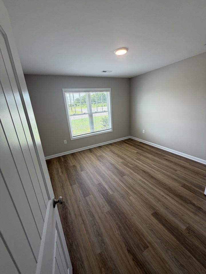833 Middleton Rd - Photo 5 of 11
