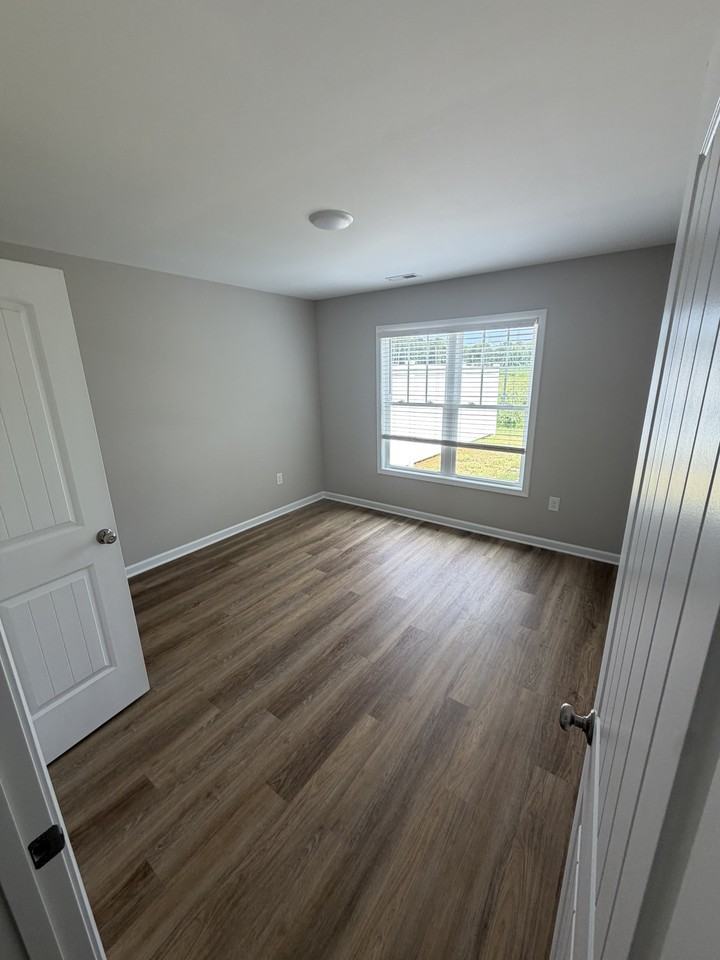 833 Middleton Rd - Photo 4 of 11