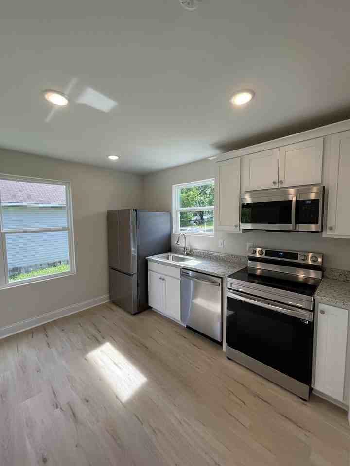 1922 S Watkins St - Photo 5 of 13