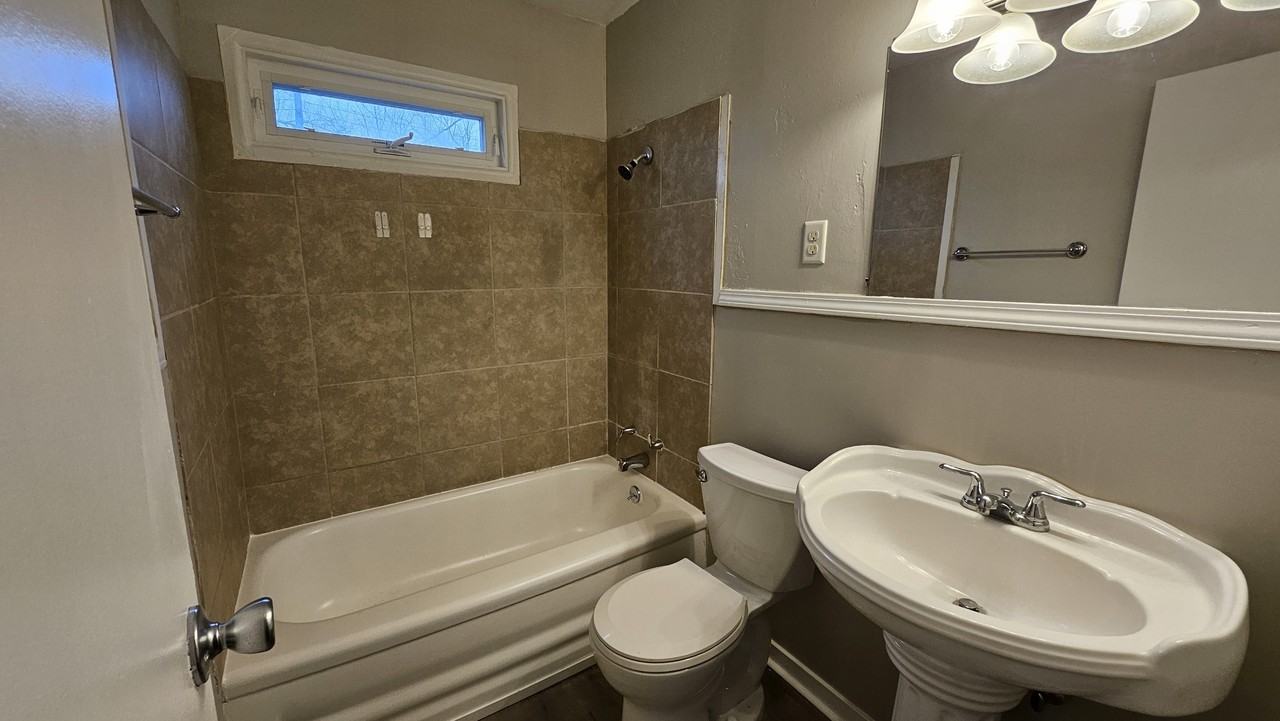 7812 Souter Dr - Photo 4 of 15
