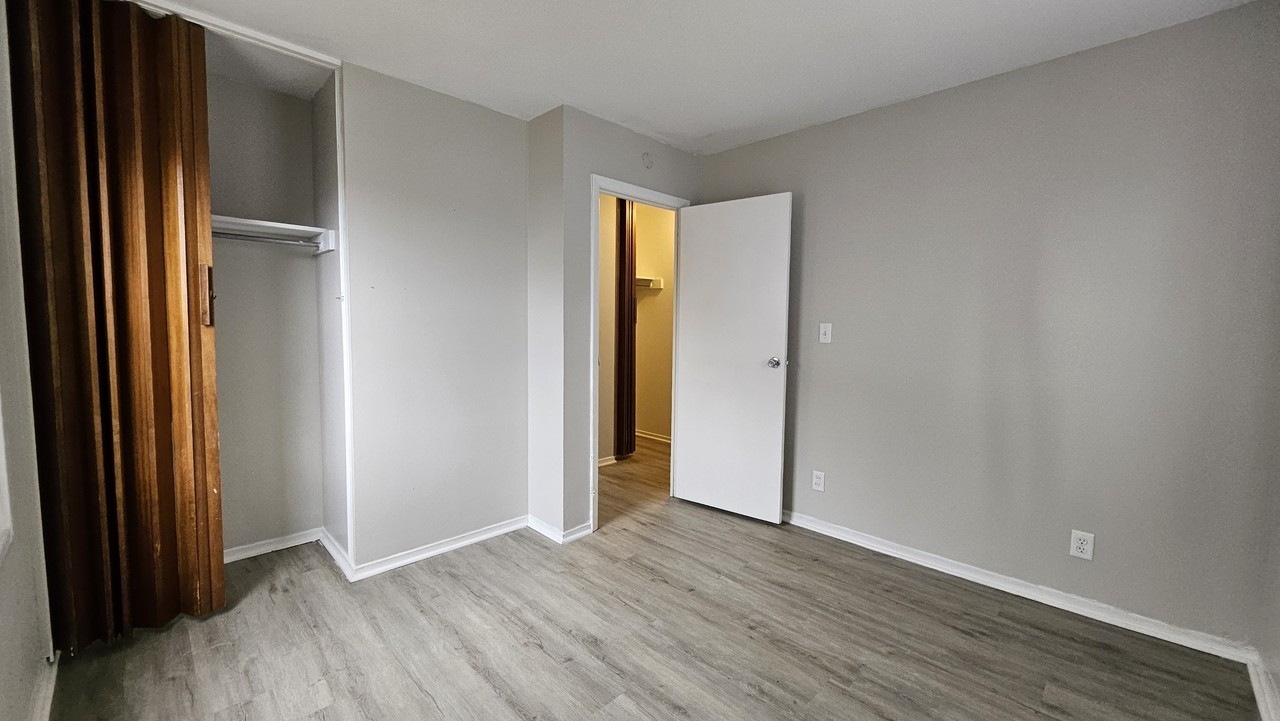 7812 Souter Dr - Photo 3 of 15