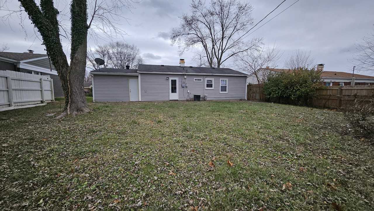 7812 Souter Dr - Photo 3 of 15