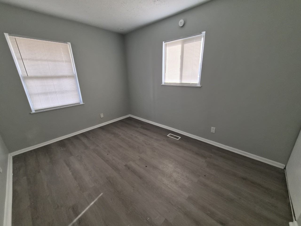 4102 Biscayne Rd - Photo 2 of 17