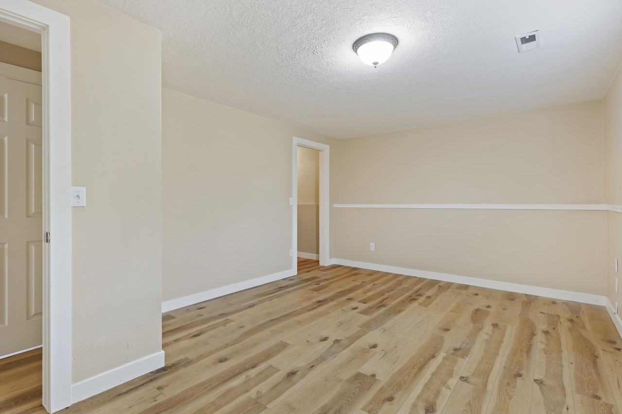 437 Westsouth - Photo 5 of 30