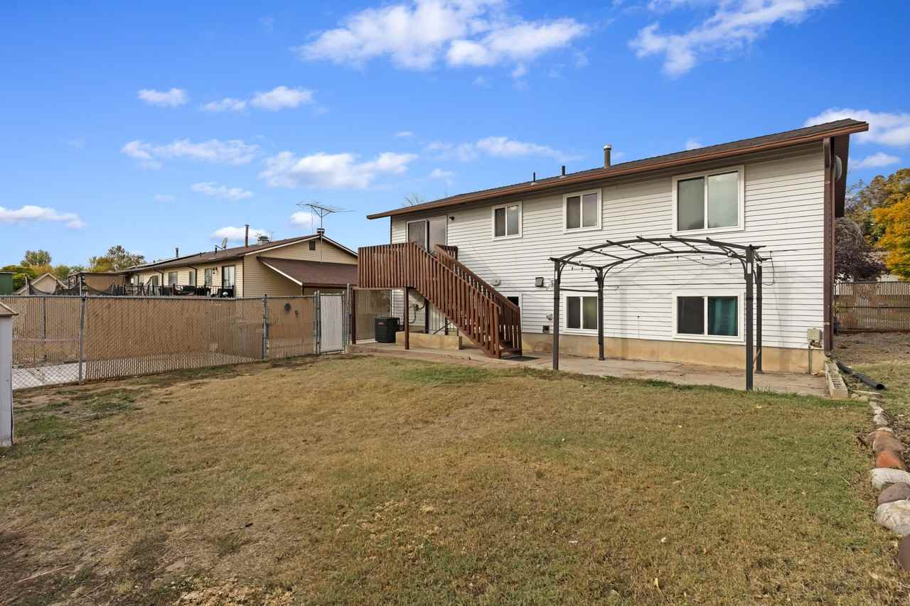 437 Westsouth - Photo 4 of 30