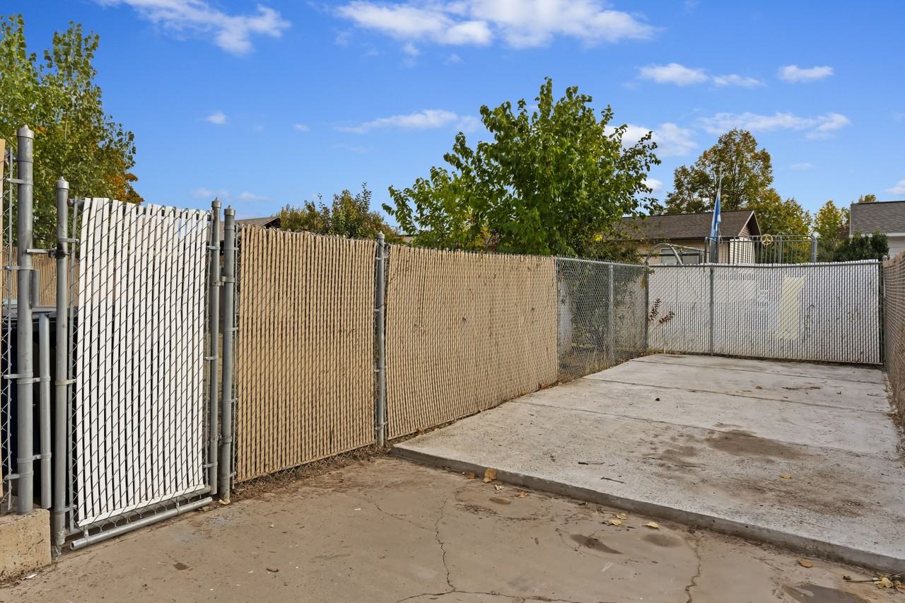 437 Westsouth - Photo 7 of 30