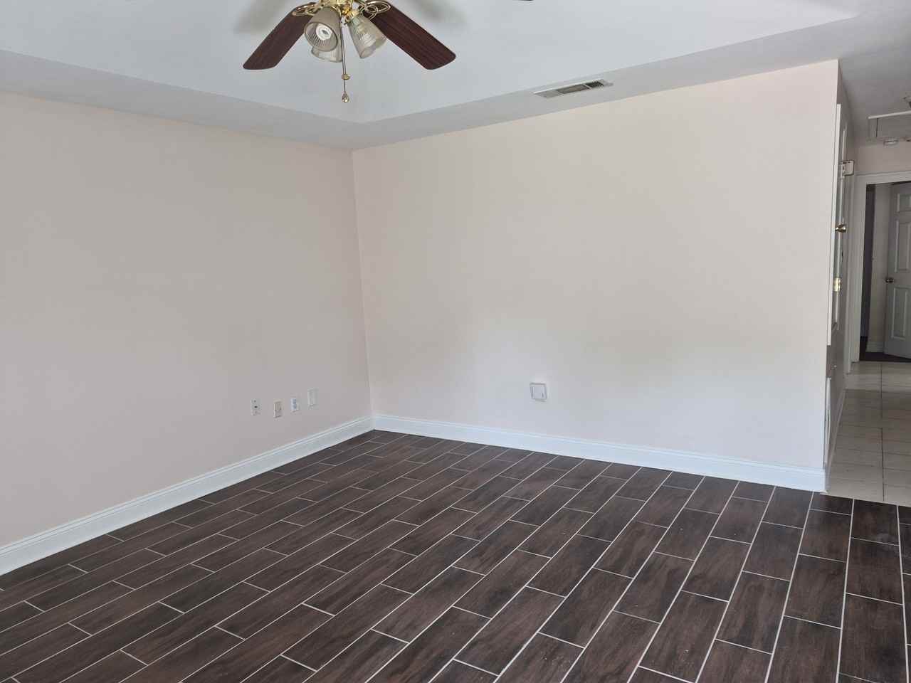 7591 Vincent St - Photo 7 of 14