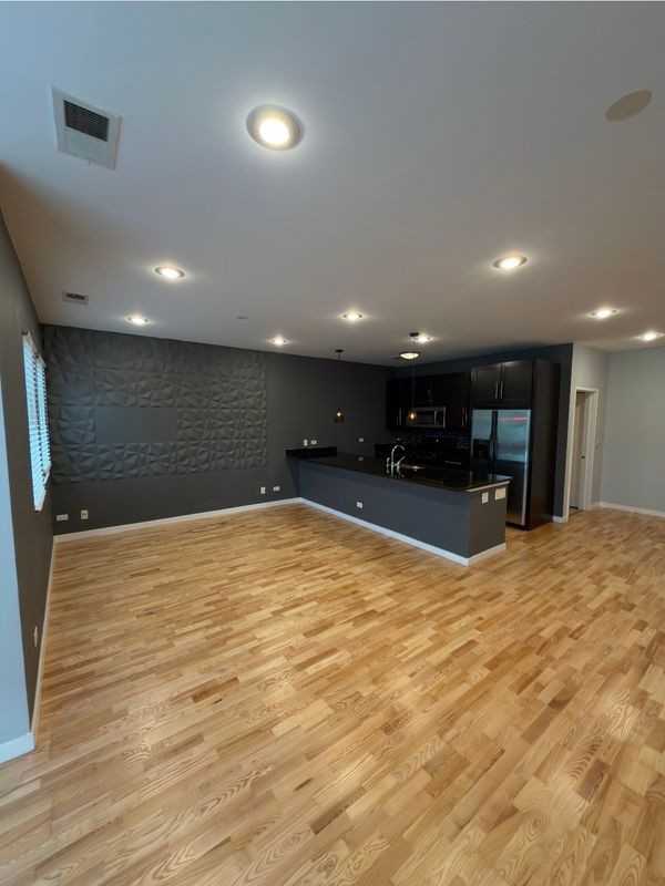 2240 W Madison St - Photo 2 of 21