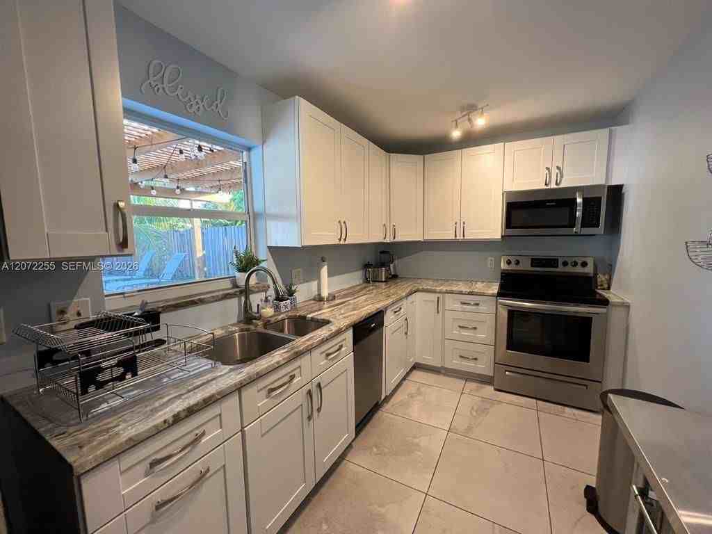 7306 Forest Blvd - Photo 2 of 8