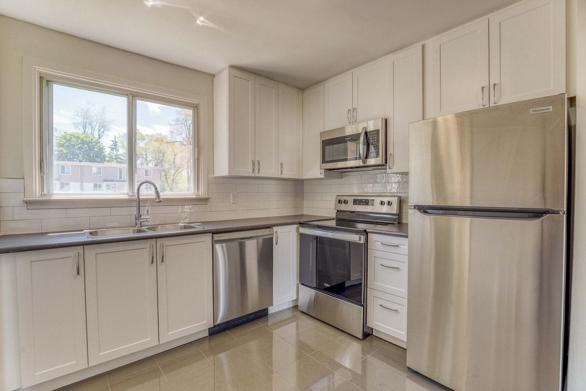 321-347 Yonge Street - Photo 7 of 15