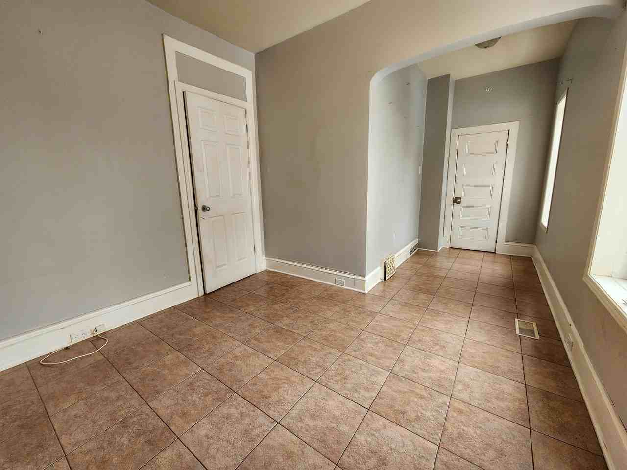 865 Somerset Street W - Photo 6 of 10